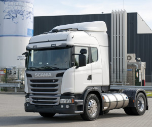 G 340 4x2 Highline tractor unit, gas engine with both LNG and CNG tanks. Filling station. Duiven, Netherlands Photo: Jeffrey van der Vaart 2014